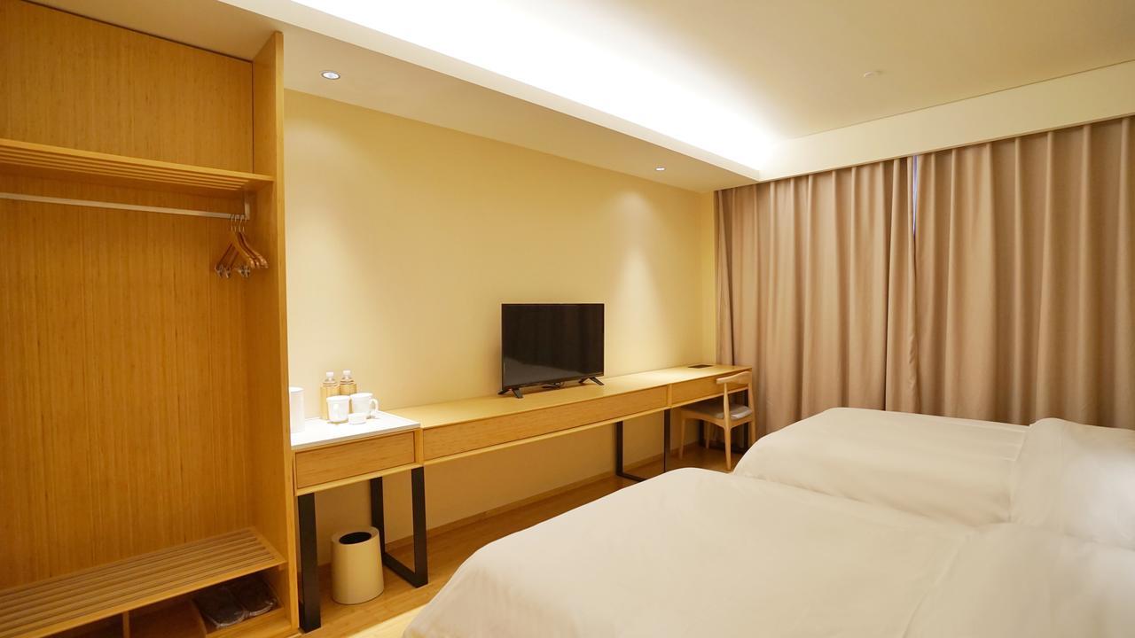 Ji Hotel Shanghai Xujiahui Tianyaoqiao Road ภายนอก รูปภาพ